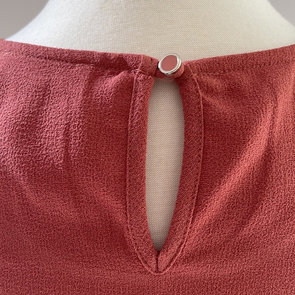 MONTEAU | RUST SCALLOP SLEEVE TOP - Picture 4 of 5
